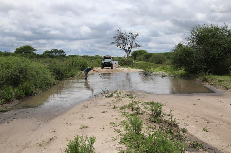 Botswana:  Kalahari « car wash », ne me paNlez plus de Pan